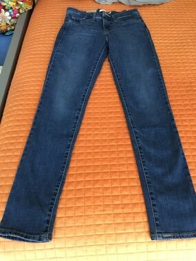 Women's Levi Strauss Jeans NWT- SWEEET!!!